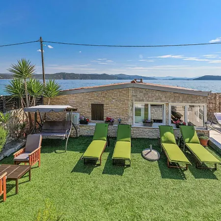 Pinia Villa Mali Drvenik